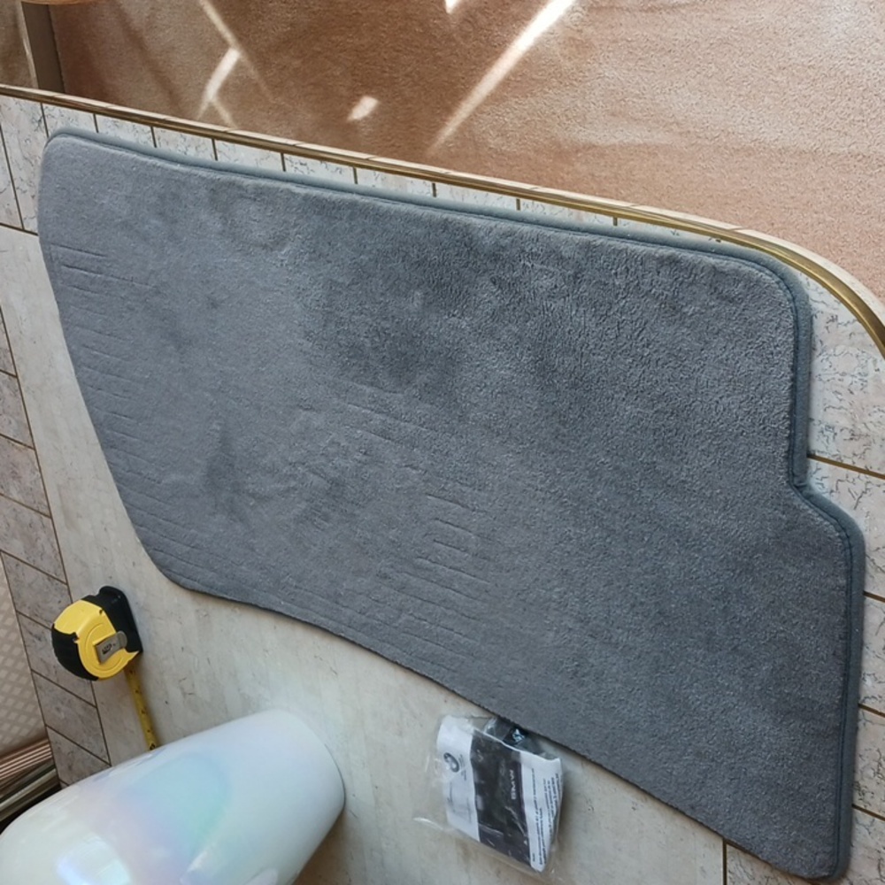 BMW factory floor mat,passenger side only,oyster gray,2004 325ci,New fastners